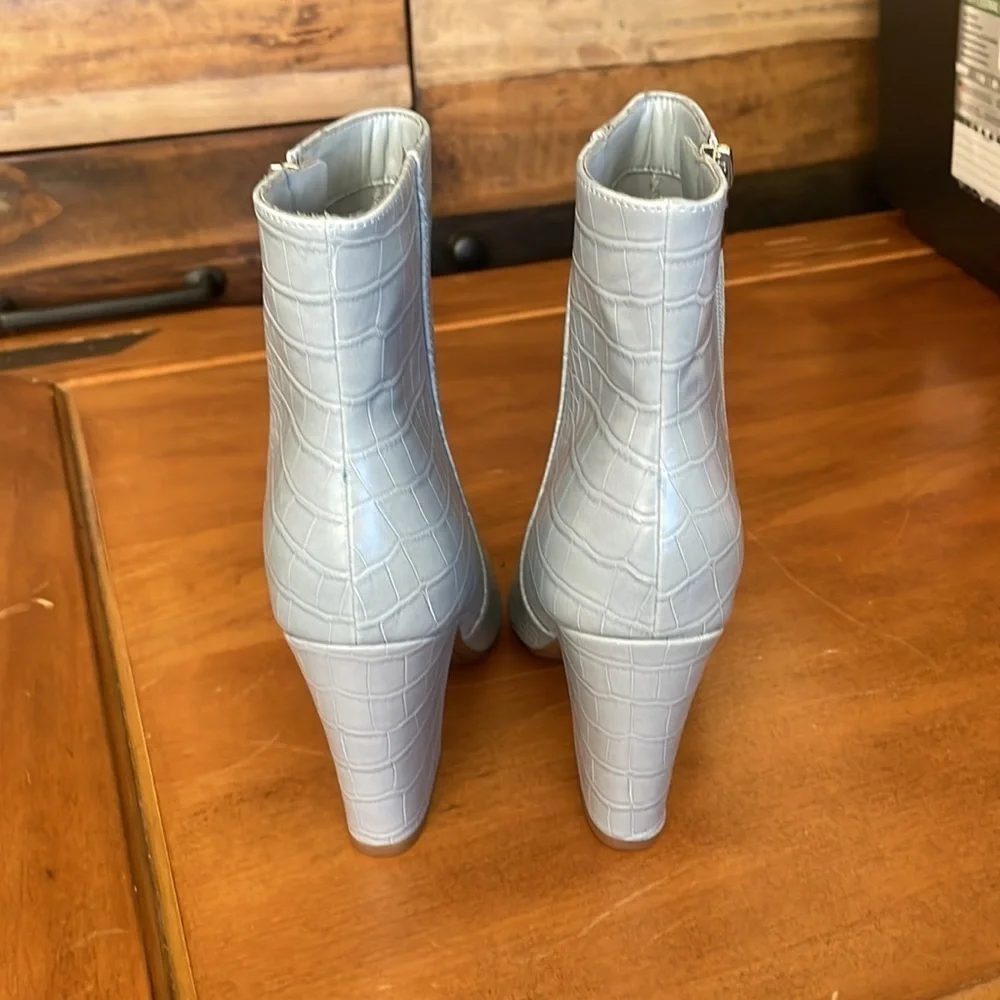 Nine West NWT Booties Size 8